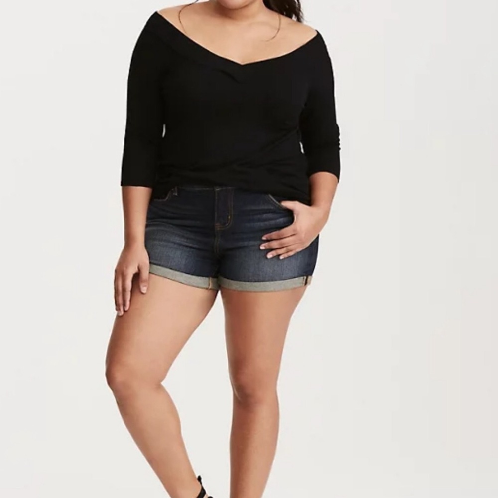 Torrid 3.5” high rise denim shorts size 24